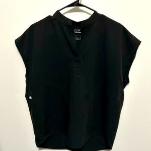 Figs Rafaela, black scrub top, size small.